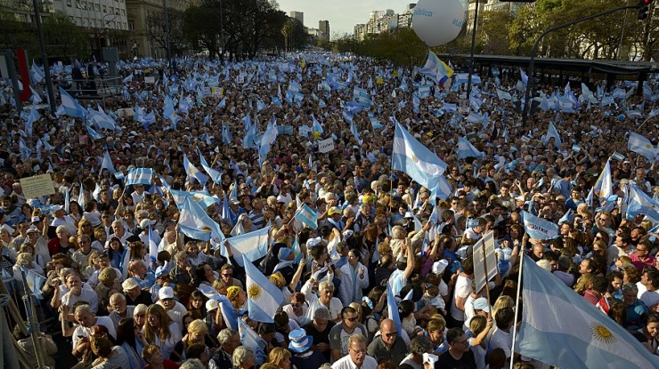 Multitudinaria marcha del “Sí, se Puede” en el Obelisco